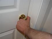 Turn_doorknob