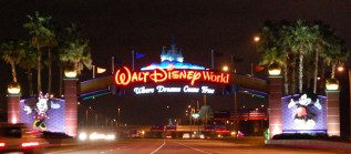 wdw-sign-at-night
