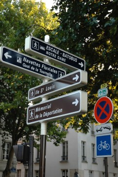 PAris street sign